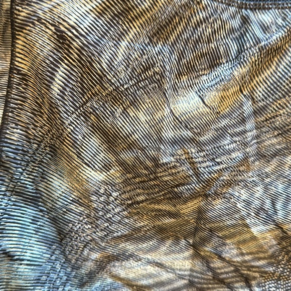 Lululemon Speed Up Shorts - Picture 5 of 7